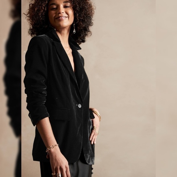 Banana Republic long and lean black velvet blazer - Picture 1 of 4
